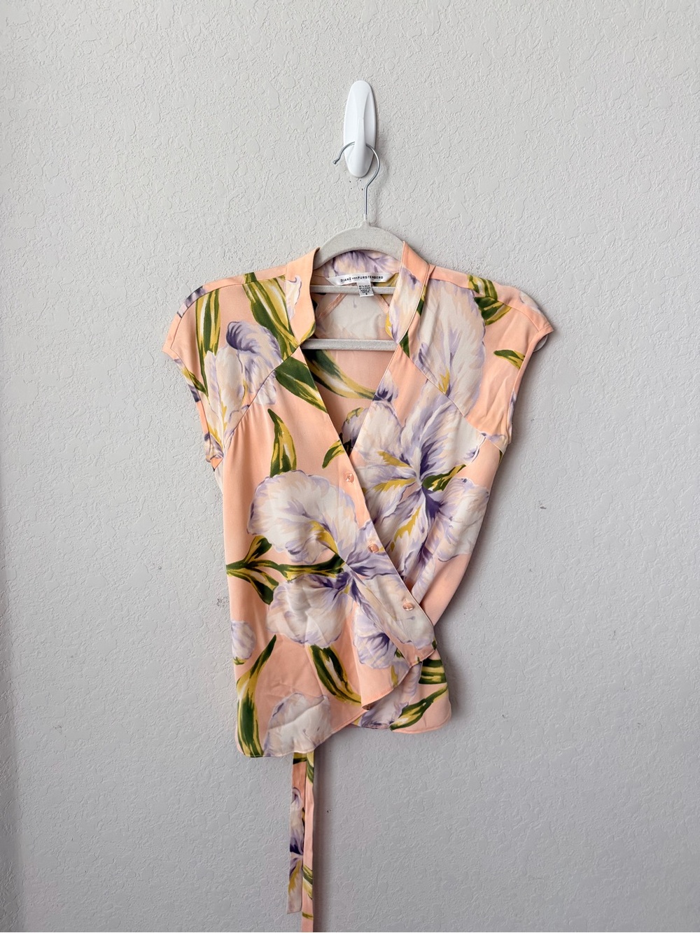 Diane Von Furstenberg light pink Floral Wrap Top with Lavender Blooms Size 6